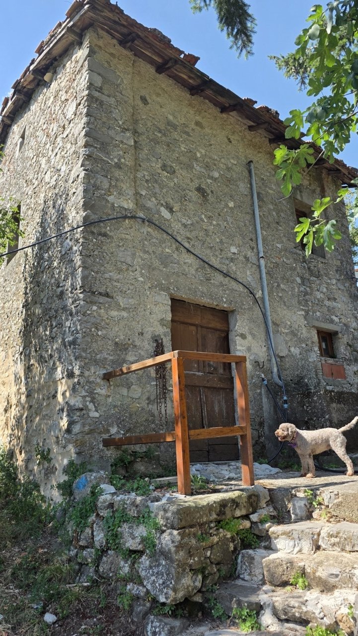 Old stone farmhouse above Vallico Sotto