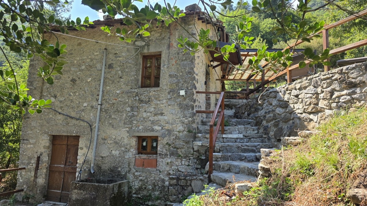 Farmhouse above Vallico